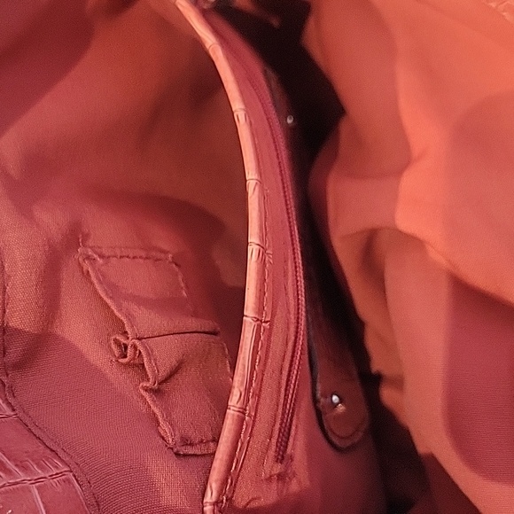 LIZ CLAIBORNE SAMON CRIC DESIGN HANDBAG & WRISTLET SET - Picture 12 of 12